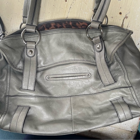 B Makowsky Grey leather Satchel Nickel Hardware Buckle Detail. Great condition - Picture 9 of 9